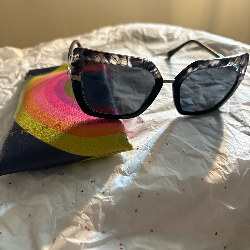 Trina Turk Le Morne Tort/Black Sunglass